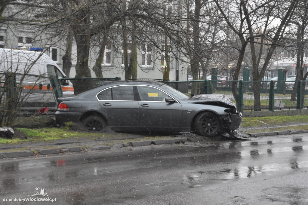 22-latka w bmw wjechała w płot