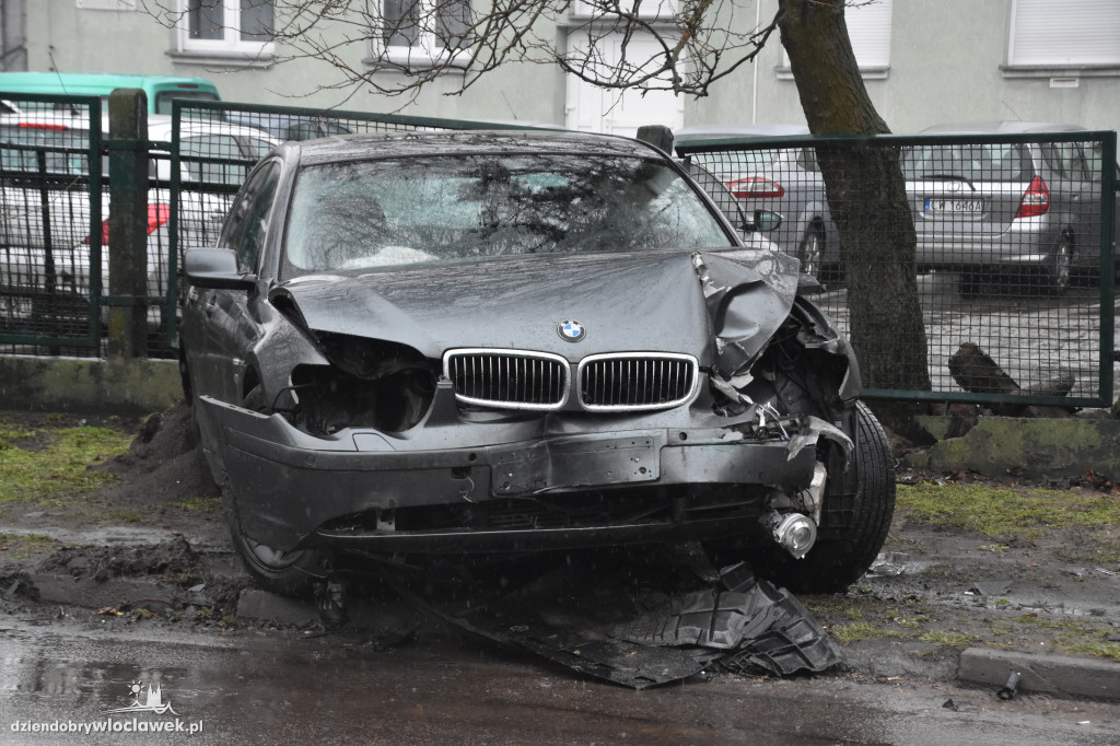 22-latka w bmw wjechała w płot