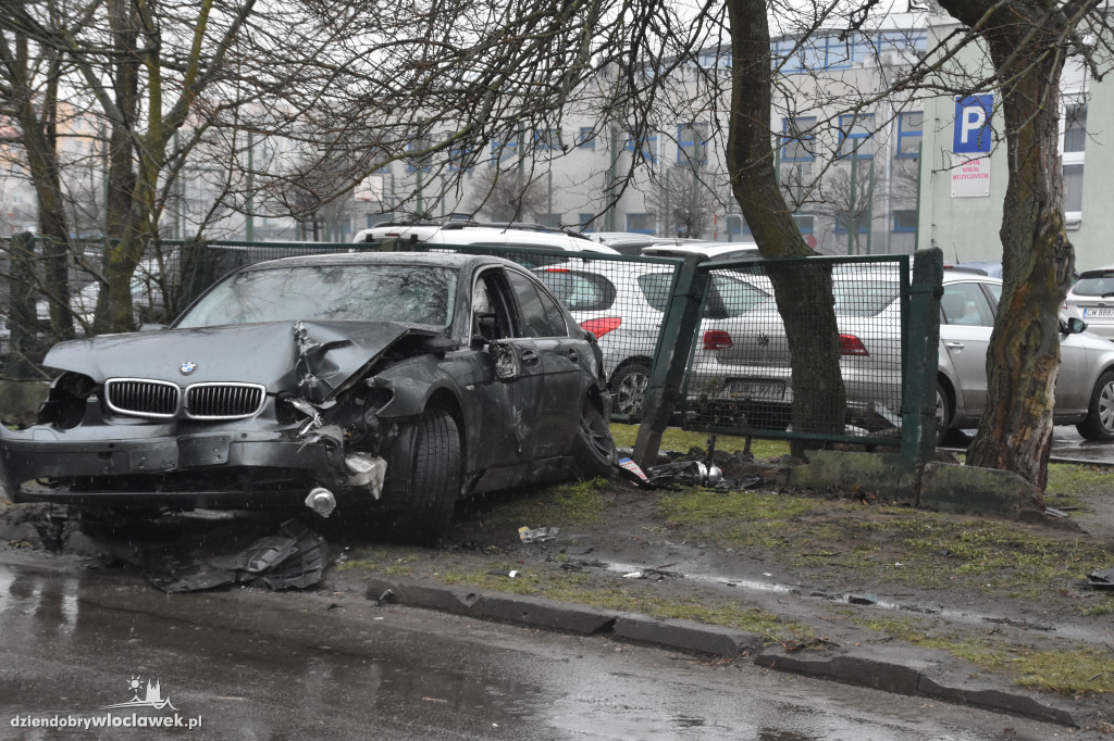 22-latka w bmw wjechała w płot