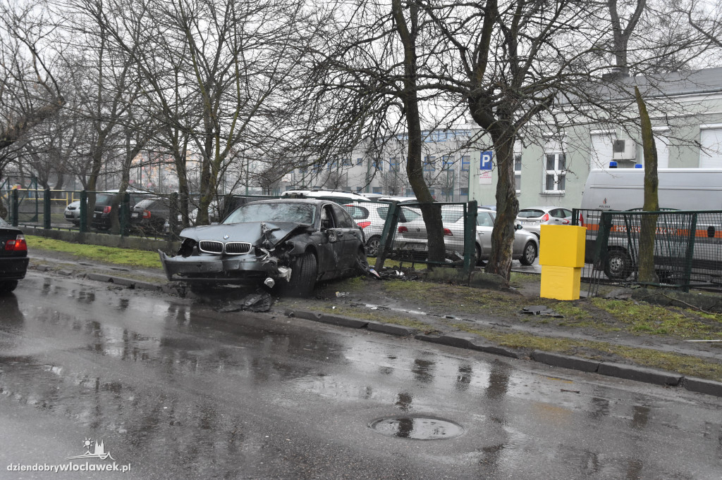 22-latka w bmw wjechała w płot