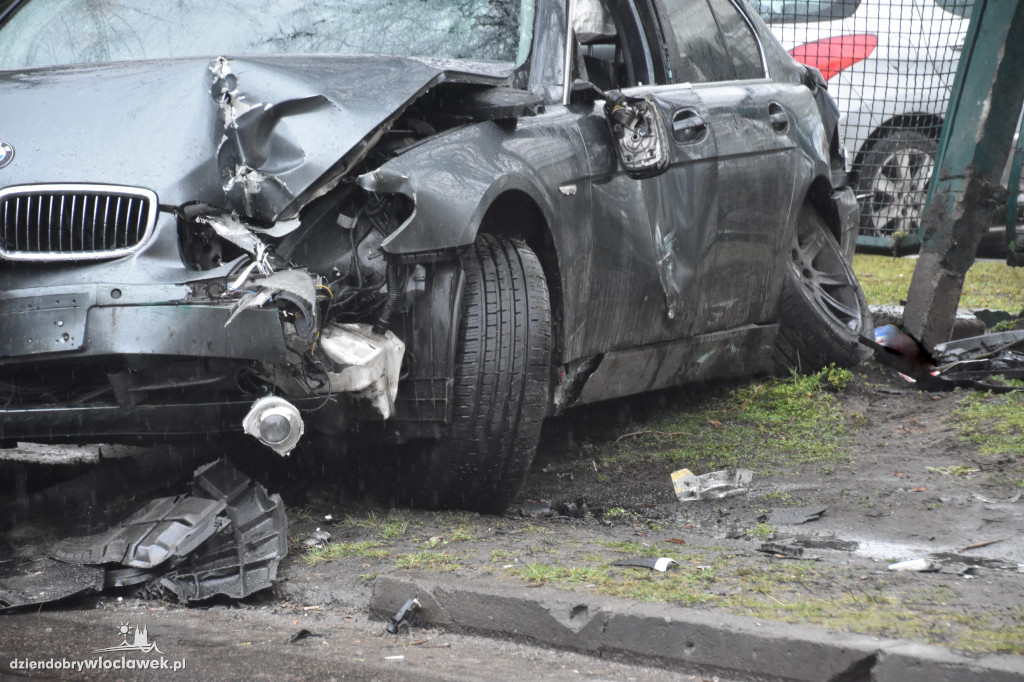 22-latka w bmw wjechała w płot