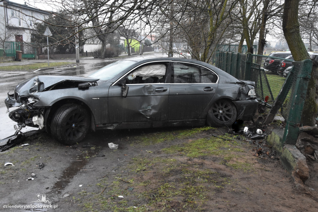 22-latka w bmw wjechała w płot
