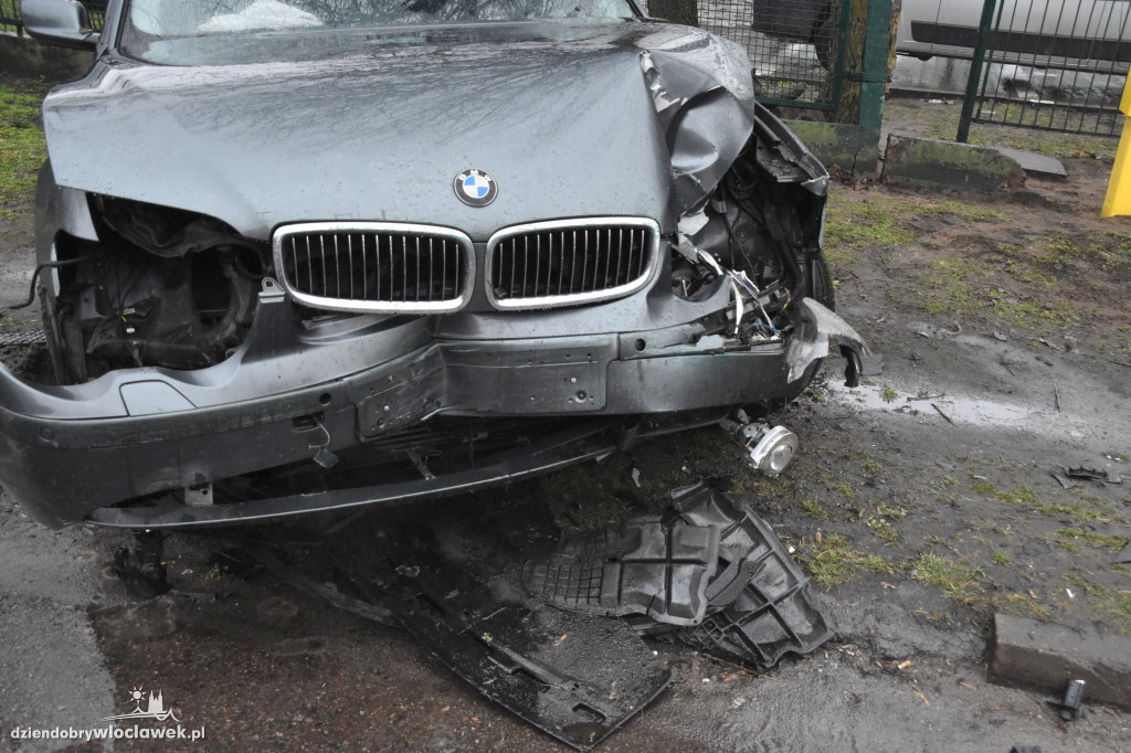 22-latka w bmw wjechała w płot