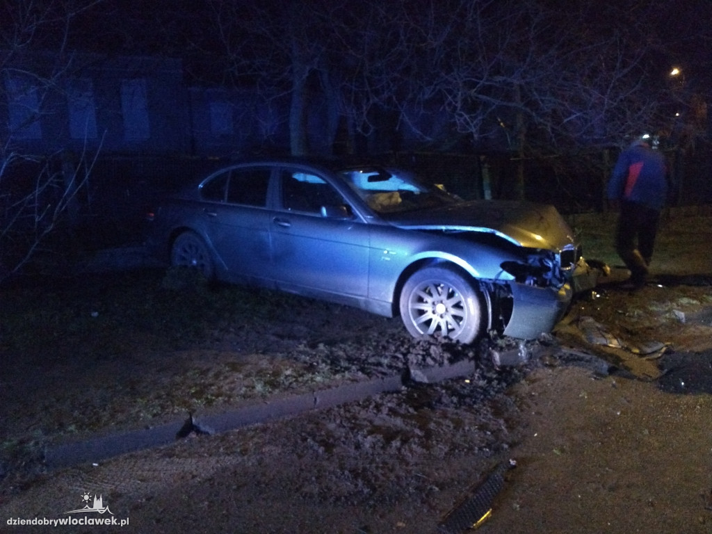 22-latka w bmw wjechała w płot