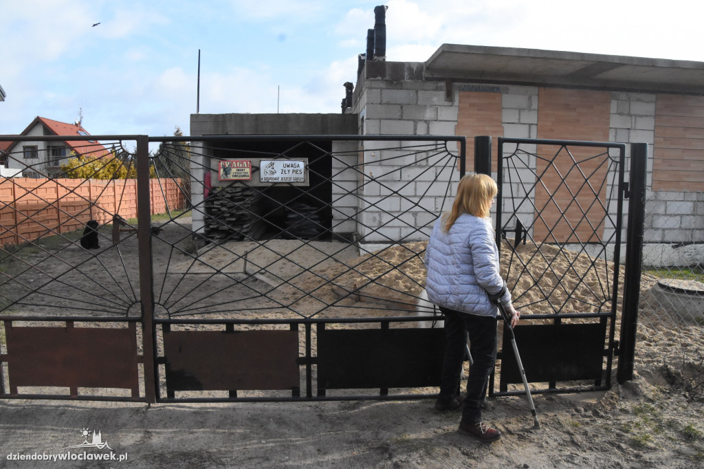 Z trójką dzieci mieszka w budynku gospodarczym