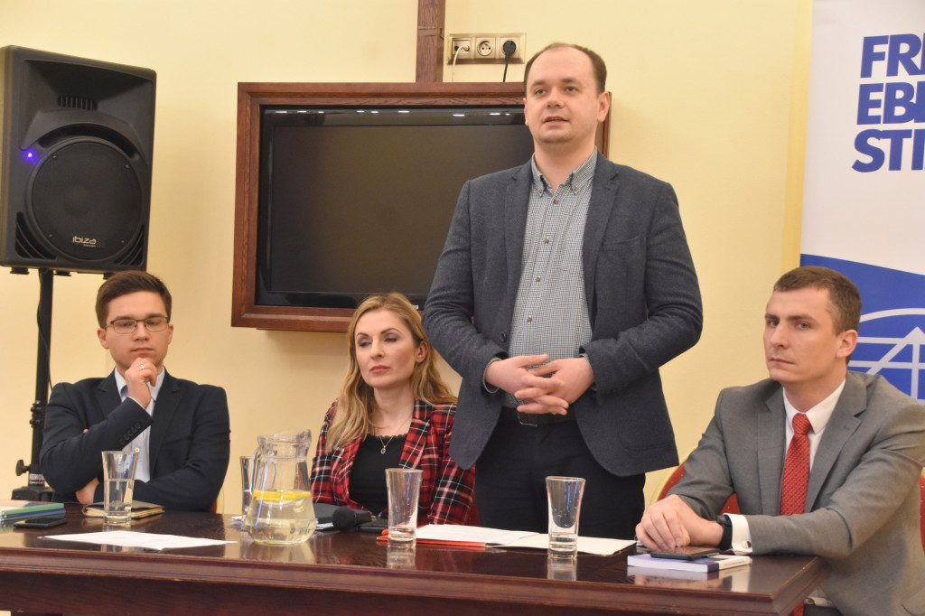 W Pałacu Bursztynowym o deglomeracji