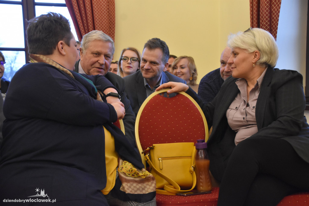 W Pałacu Bursztynowym o deglomeracji