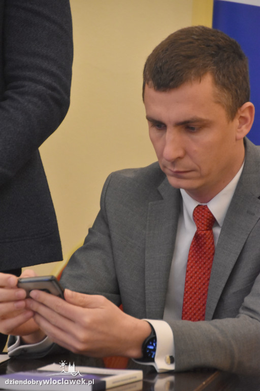W Pałacu Bursztynowym o deglomeracji