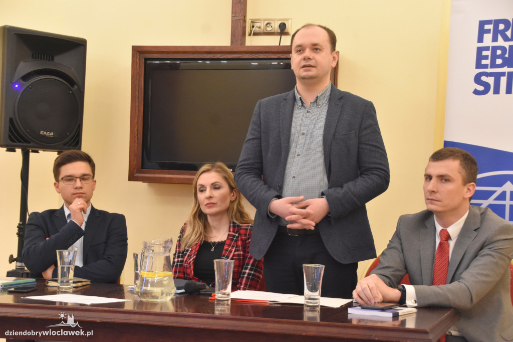 W Pałacu Bursztynowym o deglomeracji