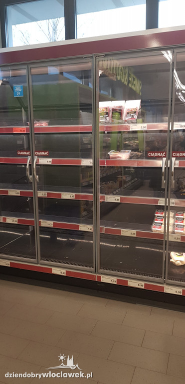 Sklepowe półki świecą pustkami