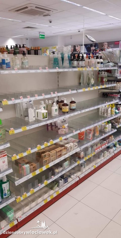 Sklepowe półki świecą pustkami