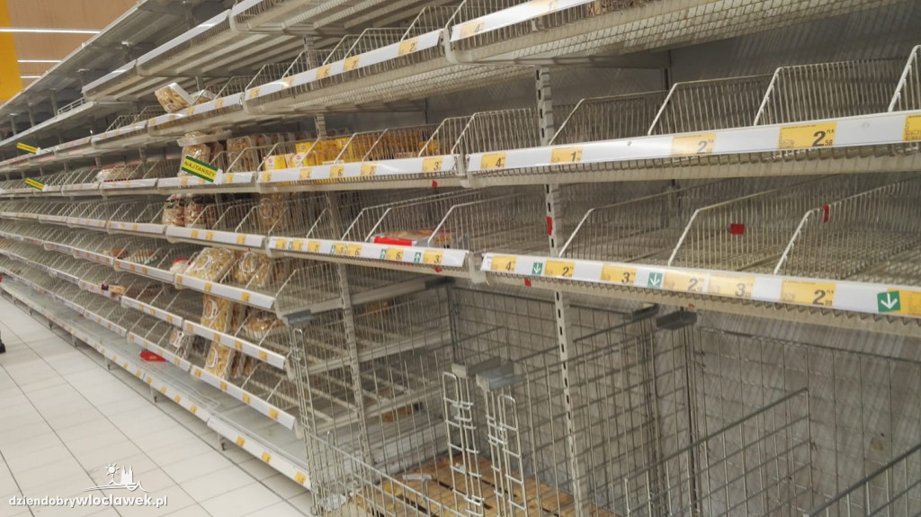 Sklepowe półki świecą pustkami