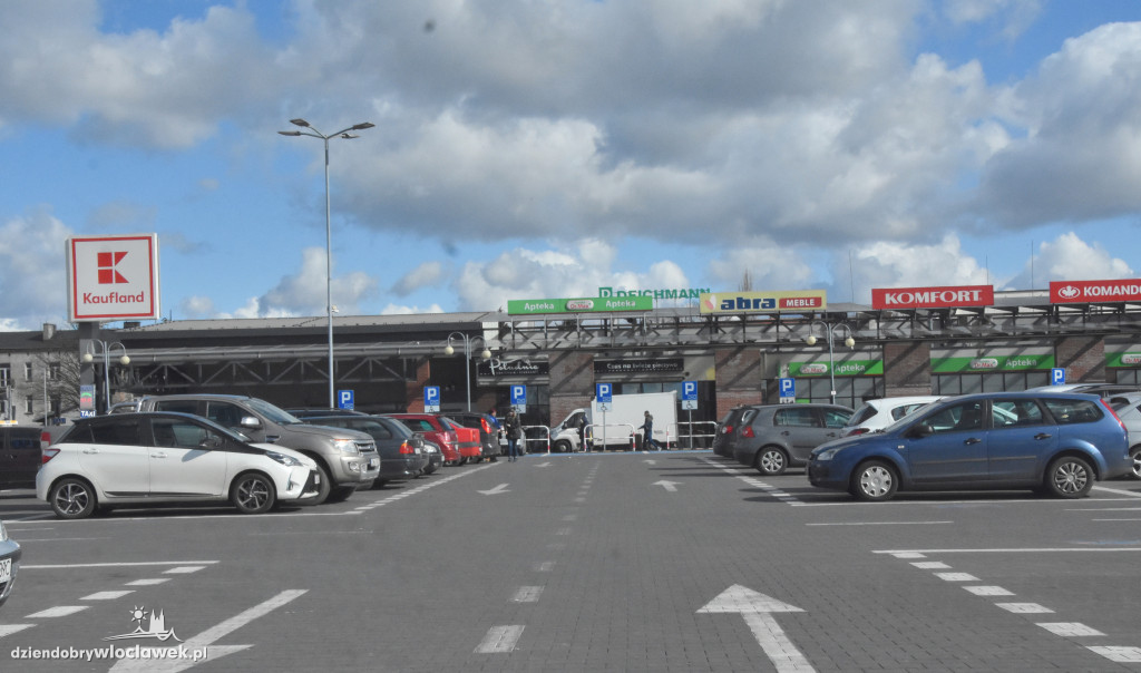 Mniejszy ruch przy włocławskich centrach handlowych