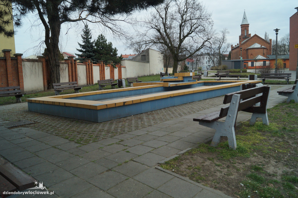 Skwer przed teatrem do przebudowy