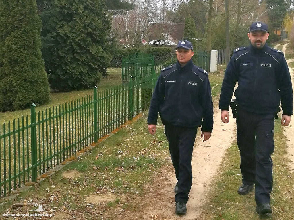Policjanci patrolowali lasy, plaże i parki