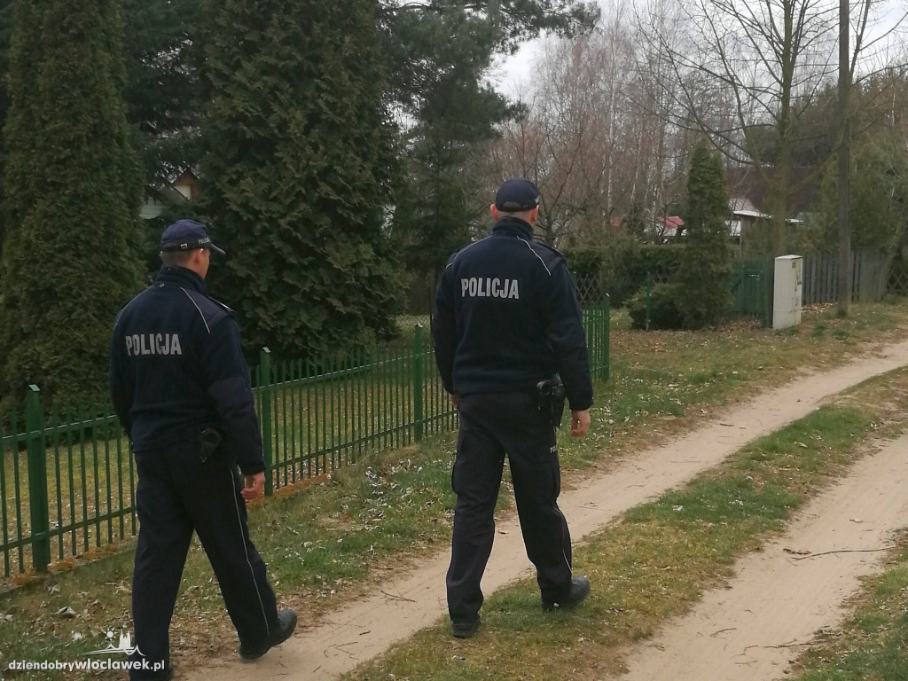 Policjanci patrolowali lasy, plaże i parki