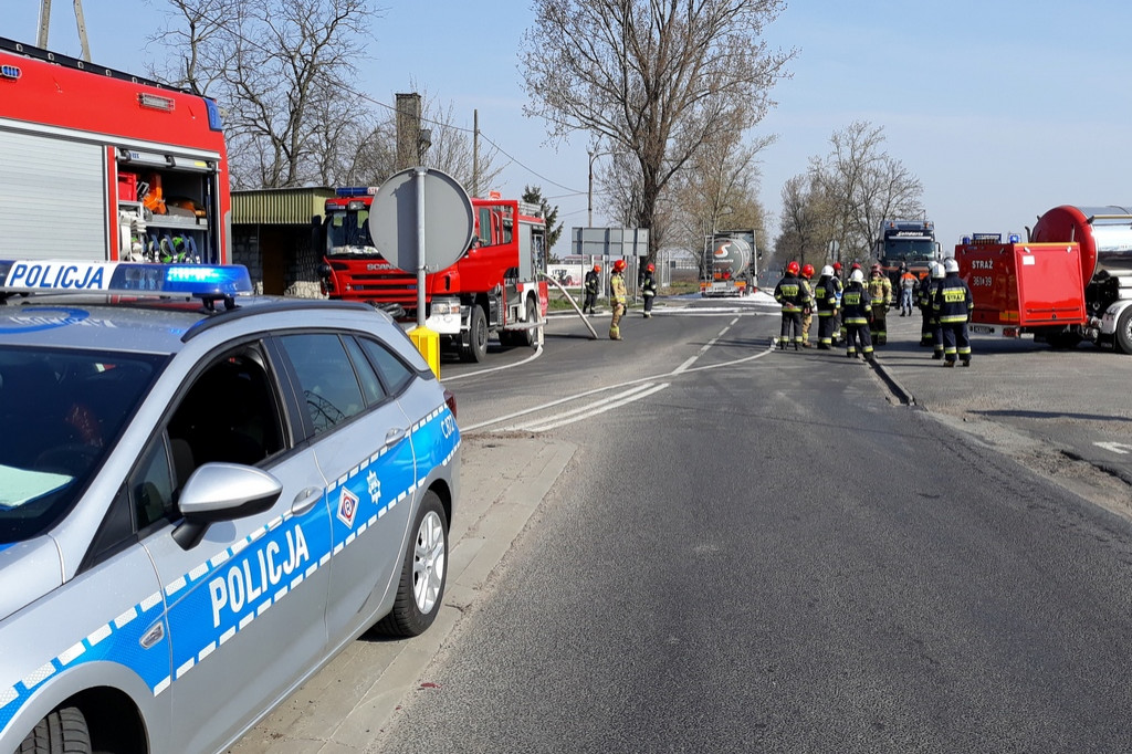 Rozszczelniła się cysterna z łatwopalną substancją