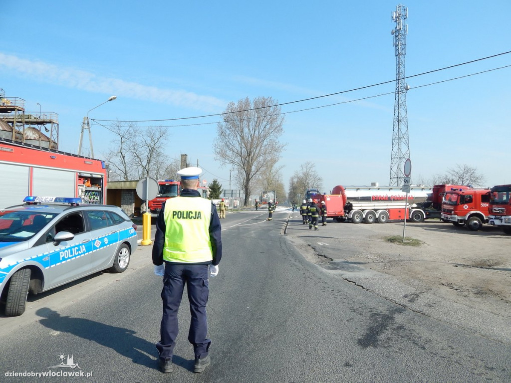 Rozszczelniła się cysterna z łatwopalną substancją