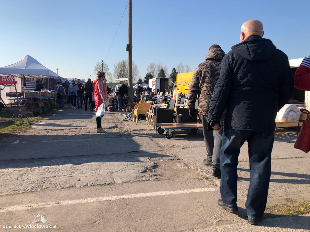 Pchli targ znowu otwarty dla kupujących