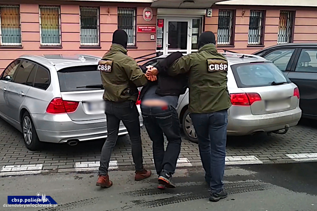 CBŚ rozbiło grupę handlarzy bronią