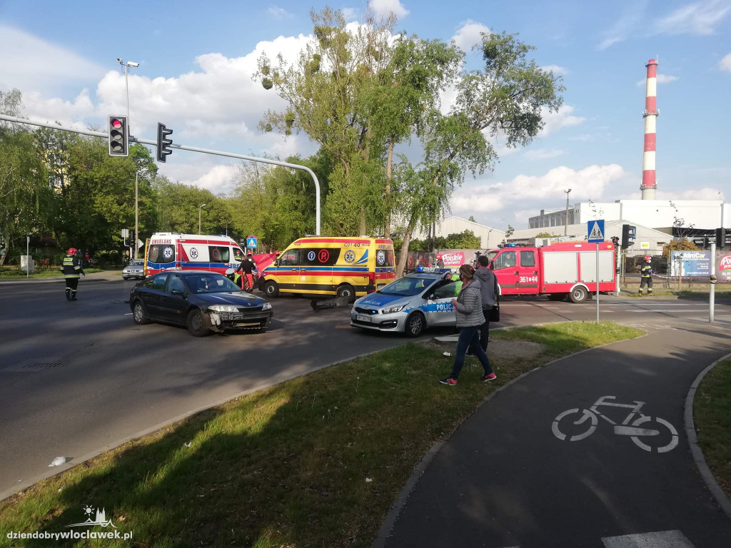 Zderzenie motocykla i osobówki na Zazamczu