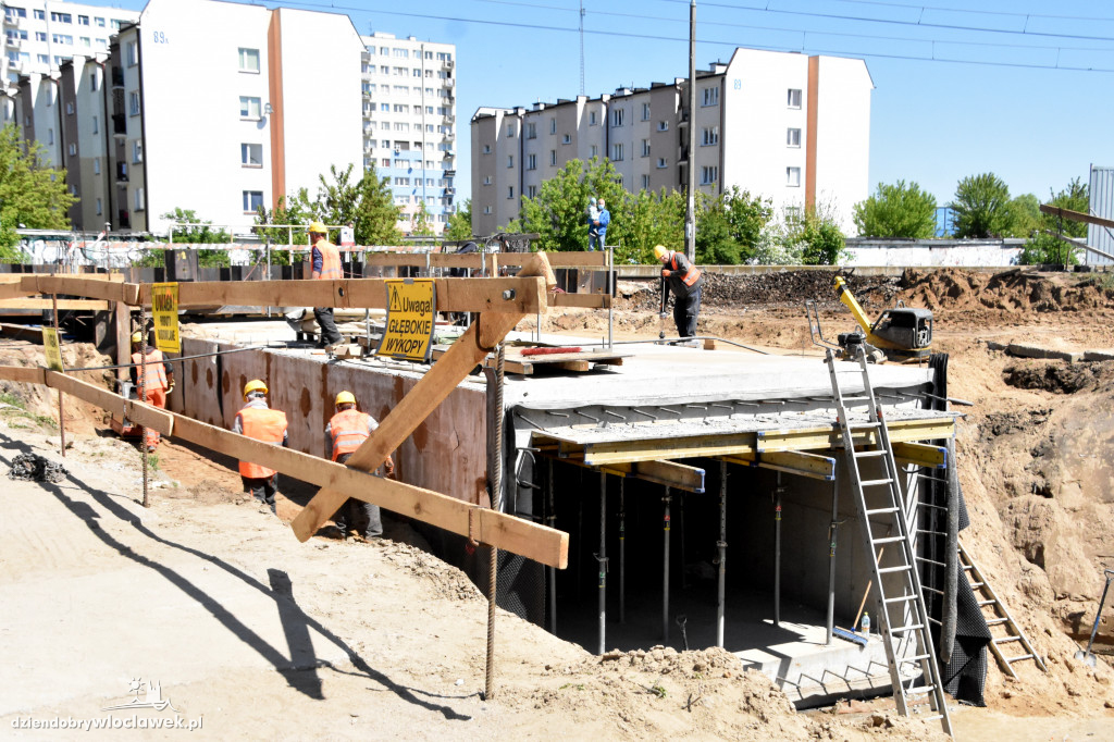 Na ul Promiennej praca wre
