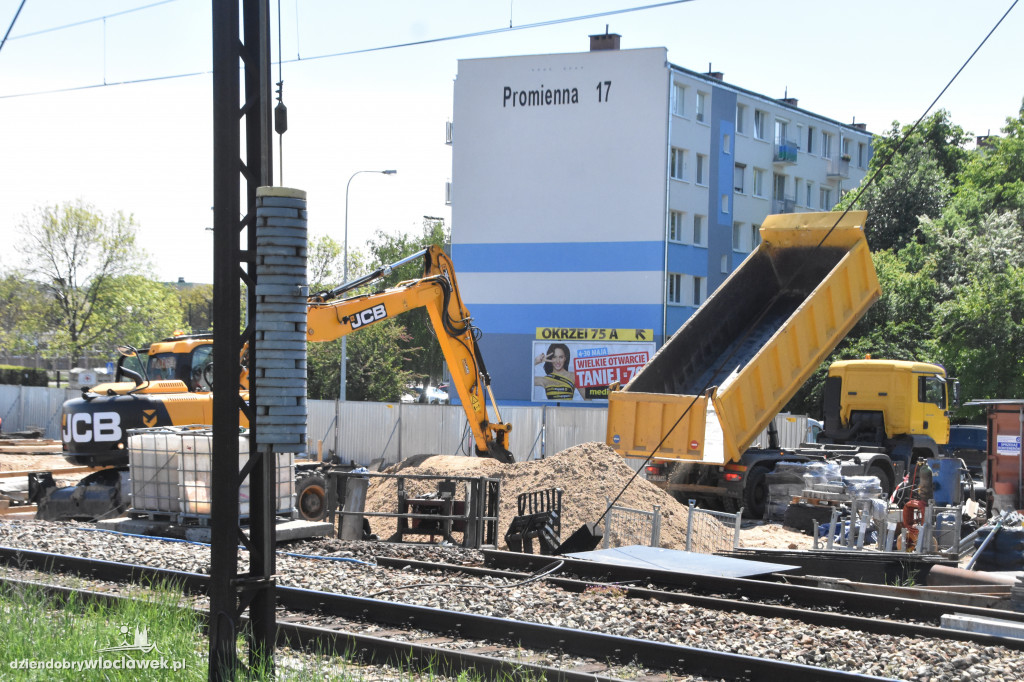 Na ul Promiennej praca wre
