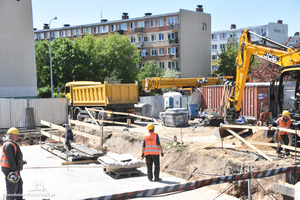 Na ul Promiennej praca wre