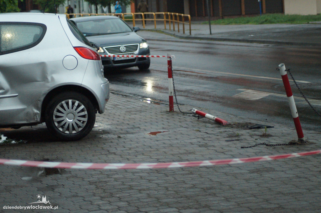 Auto uderzyło w budynek przy al. Chopina