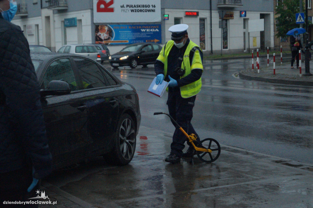 Auto uderzyło w budynek przy al. Chopina