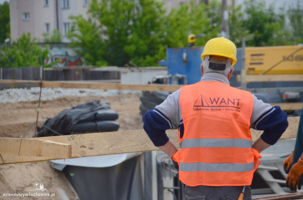 Na ul. Promiennej praca wre! Tak budują tunel