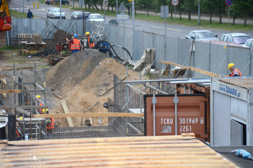 Na ul. Promiennej praca wre! Tak budują tunel
