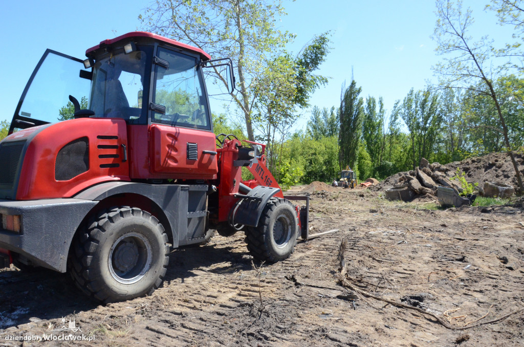 Ruszyły prace związane z budową letnich basenów