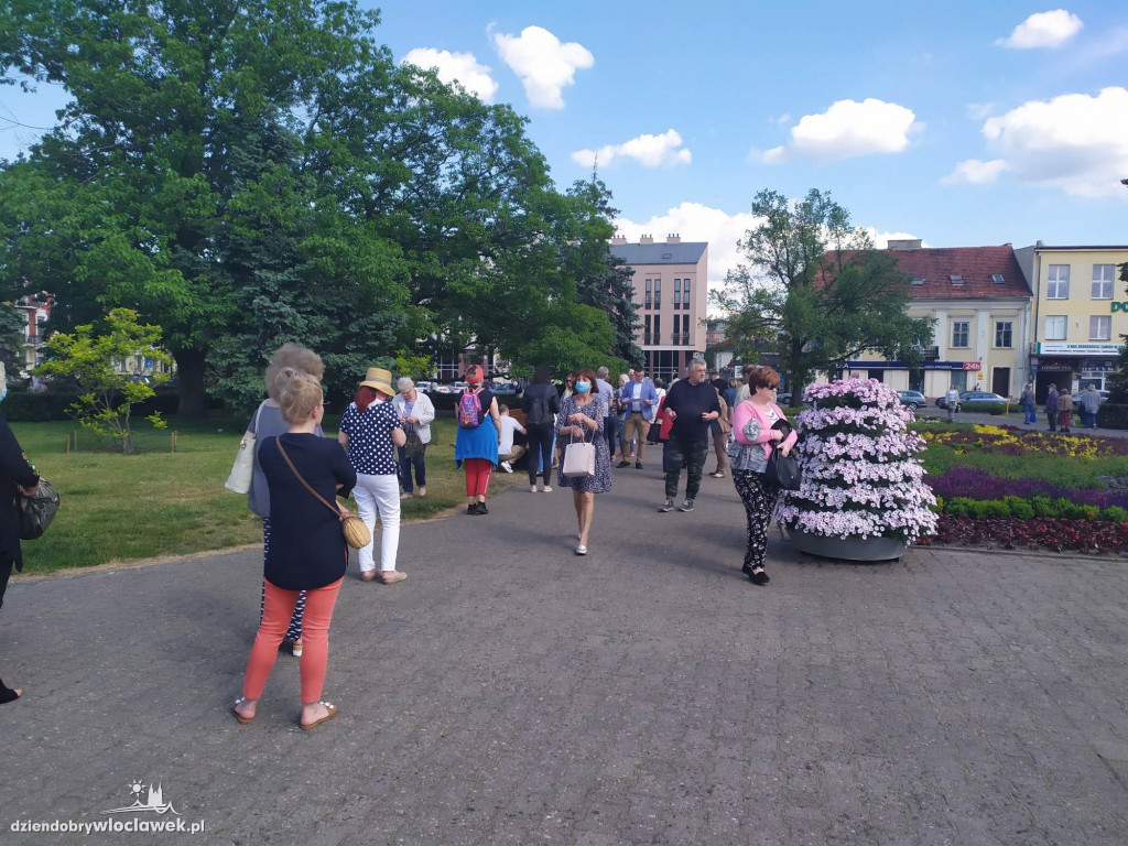 Tłok na pl. Wolności. Zbierają podpisy dla Trzaskowskiego