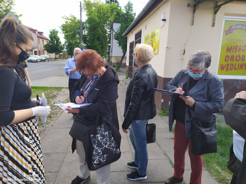 Tłok na pl. Wolności. Zbierają podpisy dla Trzaskowskiego