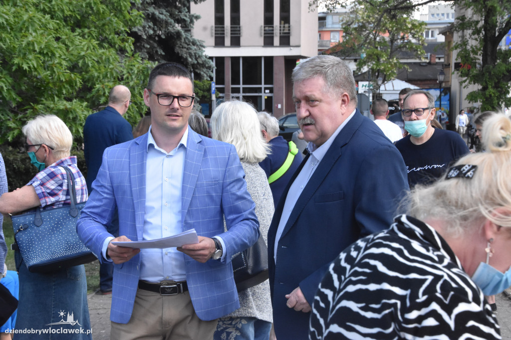 Tłok na pl. Wolności. Zbierają podpisy dla Trzaskowskiego