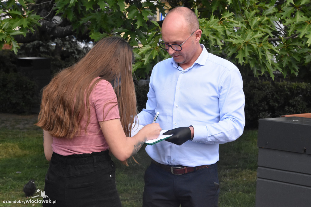 Tłok na pl. Wolności. Zbierają podpisy dla Trzaskowskiego