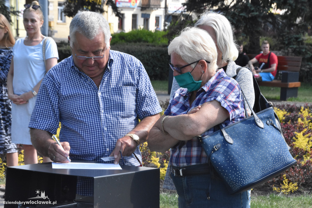 Tłok na pl. Wolności. Zbierają podpisy dla Trzaskowskiego
