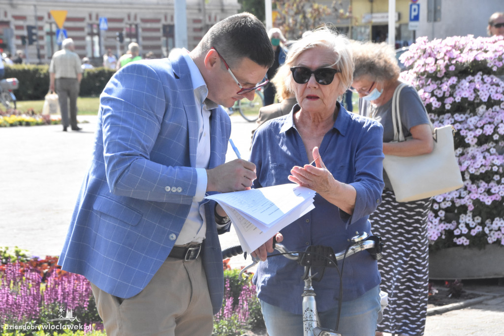 Tłok na pl. Wolności. Zbierają podpisy dla Trzaskowskiego