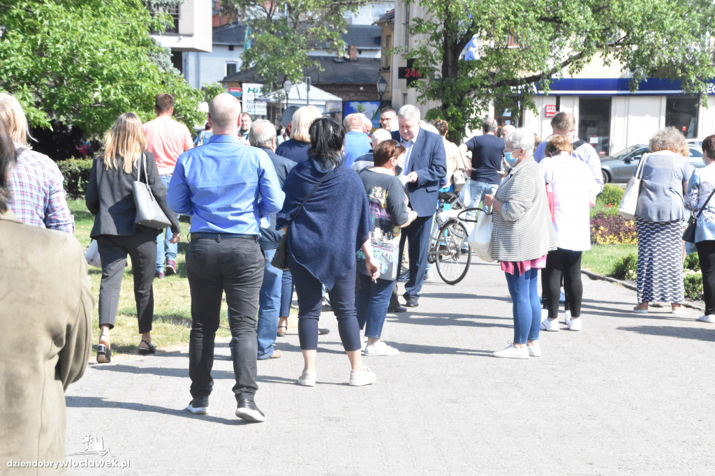 Tłok na pl. Wolności. Zbierają podpisy dla Trzaskowskiego
