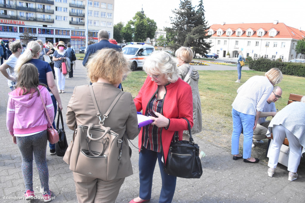 Tłok na pl. Wolności. Zbierają podpisy dla Trzaskowskiego