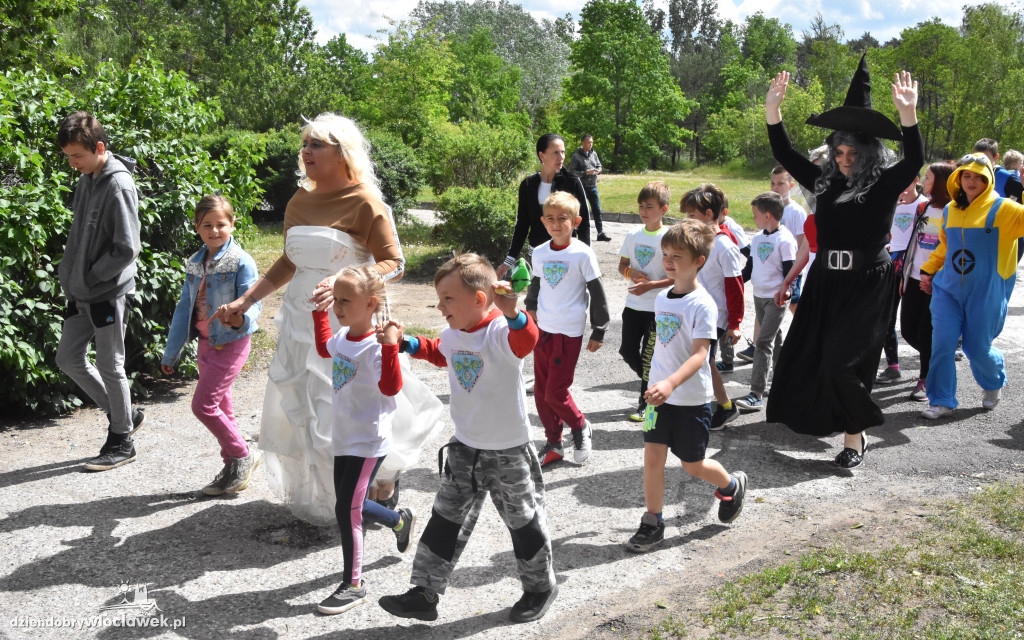 Bajkowy korowód na osiedlu Zakręt