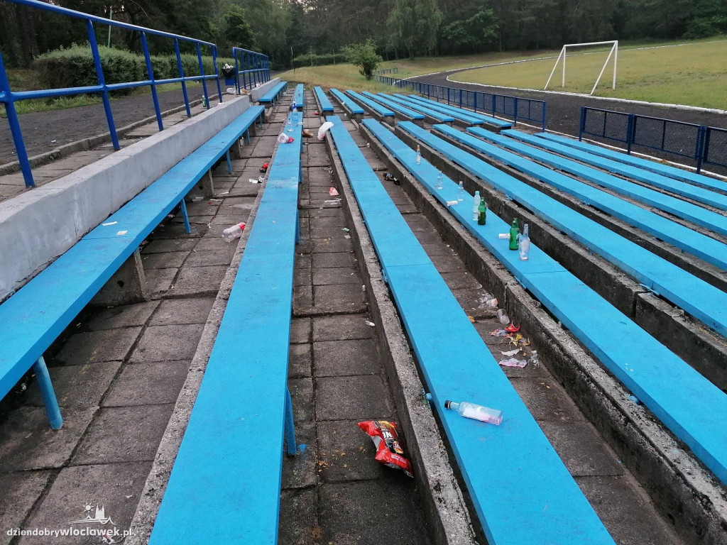 Stadion Przylesie znów tonie w śmieciach