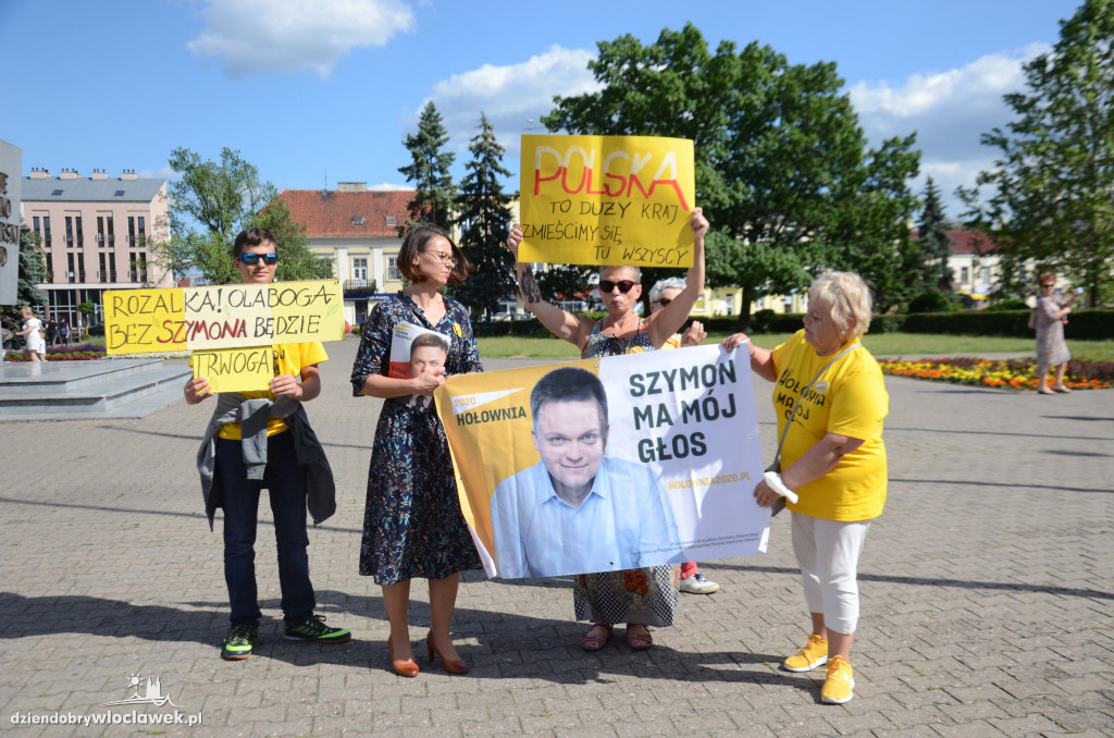 Sztab Hołowni w akcji na pl. Wolności