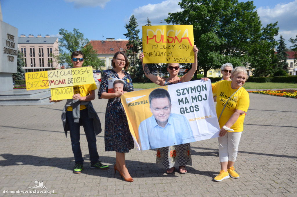 Sztab Hołowni w akcji na pl. Wolności