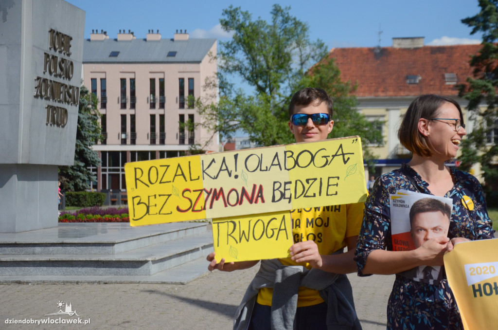 Sztab Hołowni w akcji na pl. Wolności