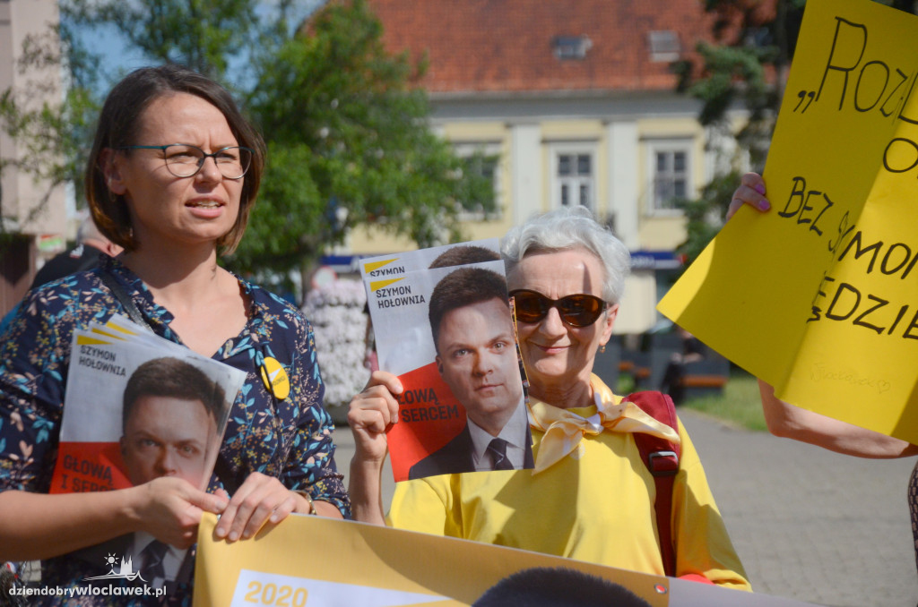 Sztab Hołowni w akcji na pl. Wolności