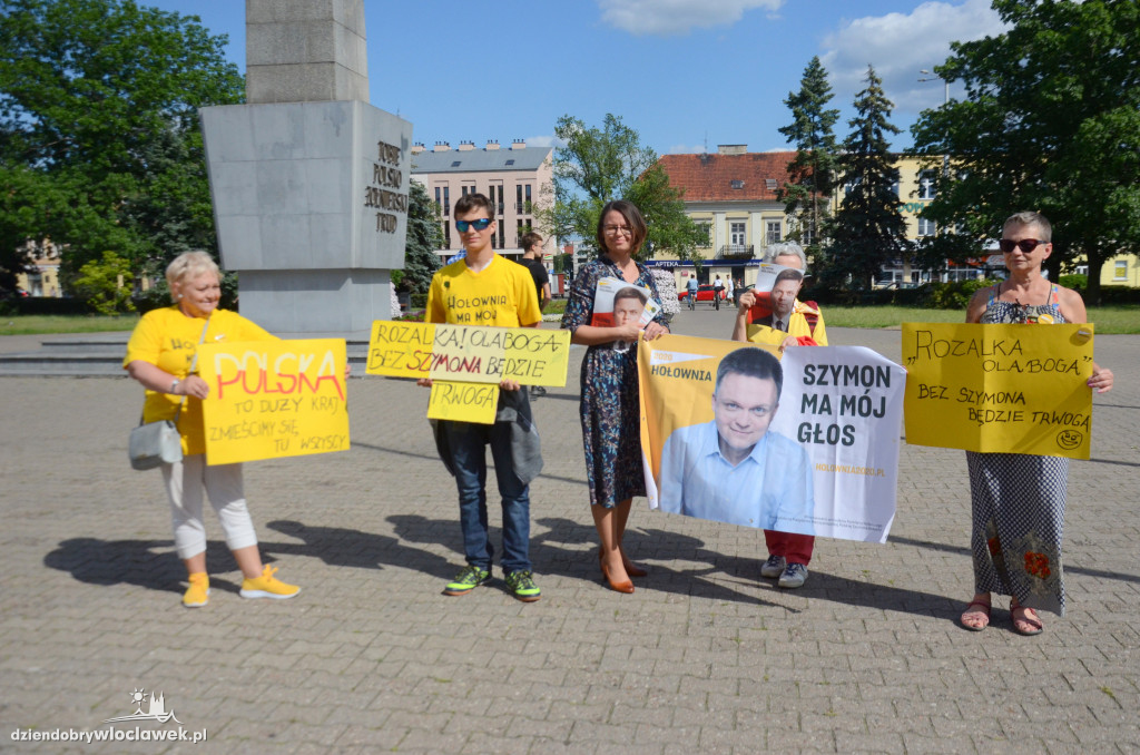 Sztab Hołowni w akcji na pl. Wolności