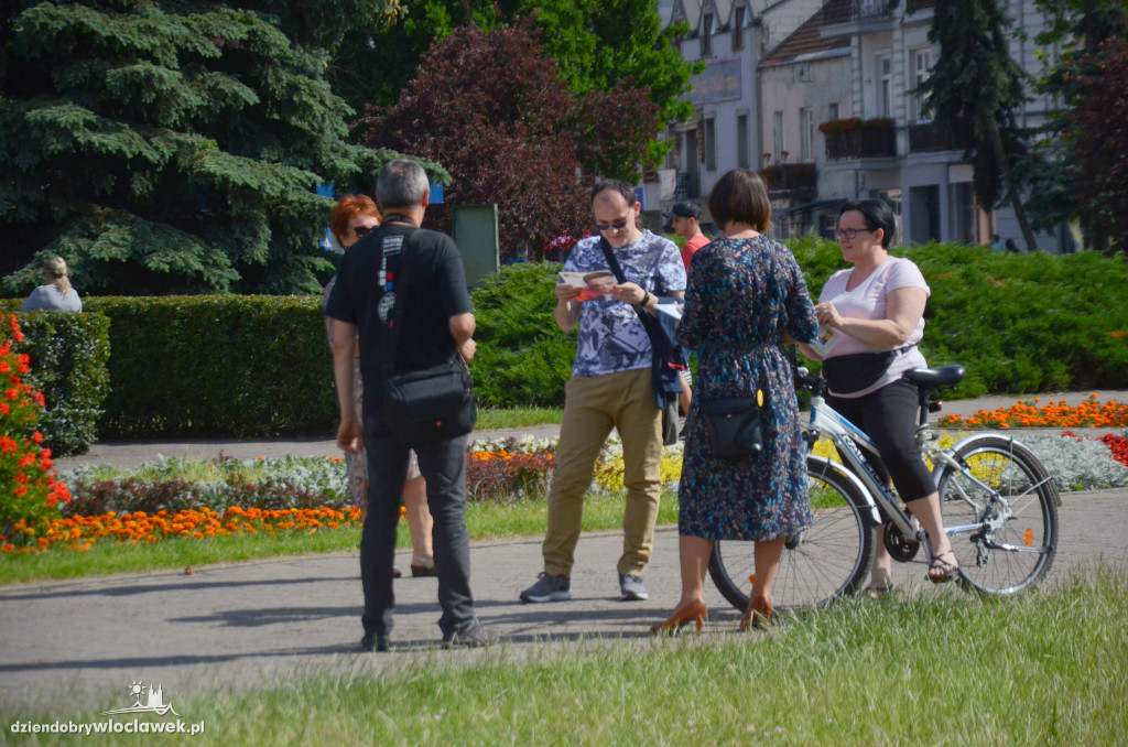 Sztab Hołowni w akcji na pl. Wolności