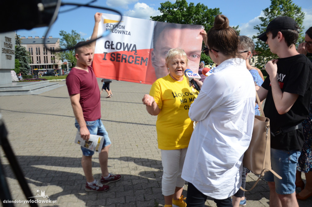 Sztab Hołowni w akcji na pl. Wolności